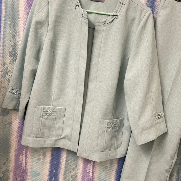 Alfred dunner blazer and pant set size 10p - Picture 3 of 9